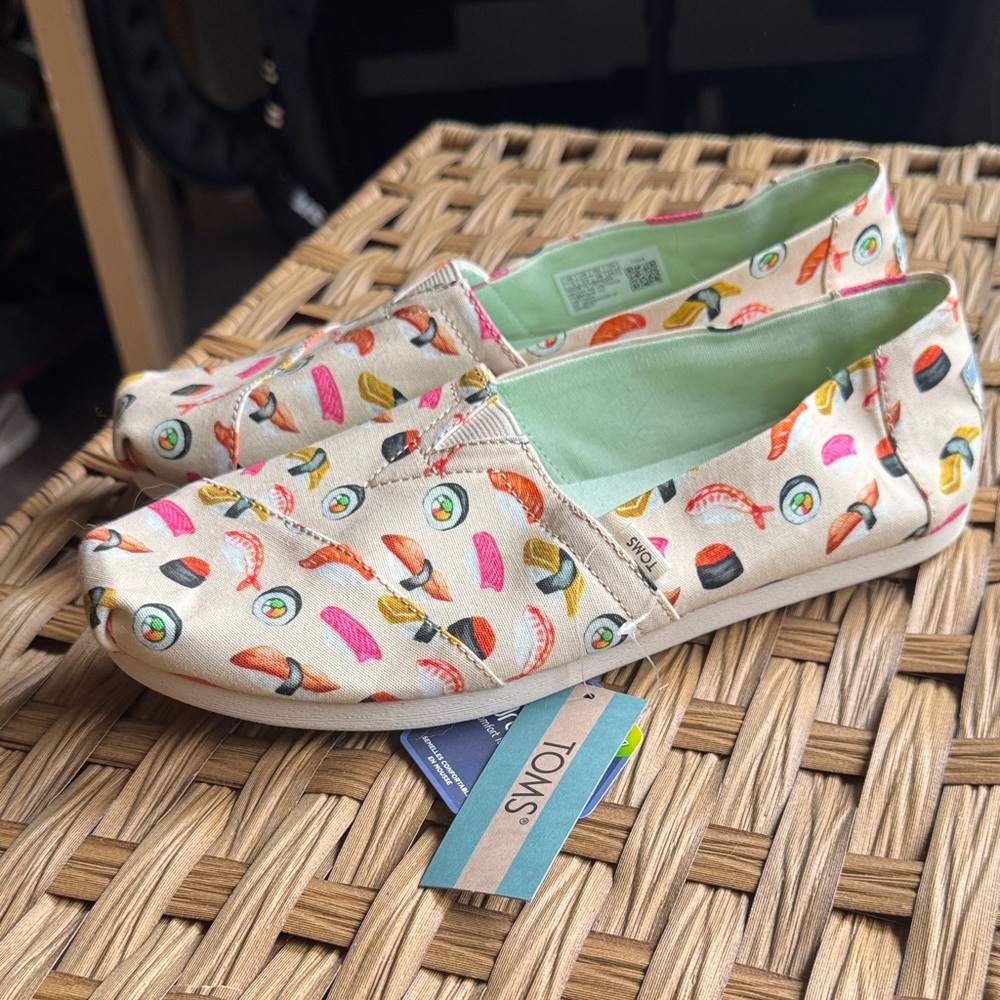 TOMS womens size 7.5 Cream Sushi-Print Slip-Ons with Mint Lining